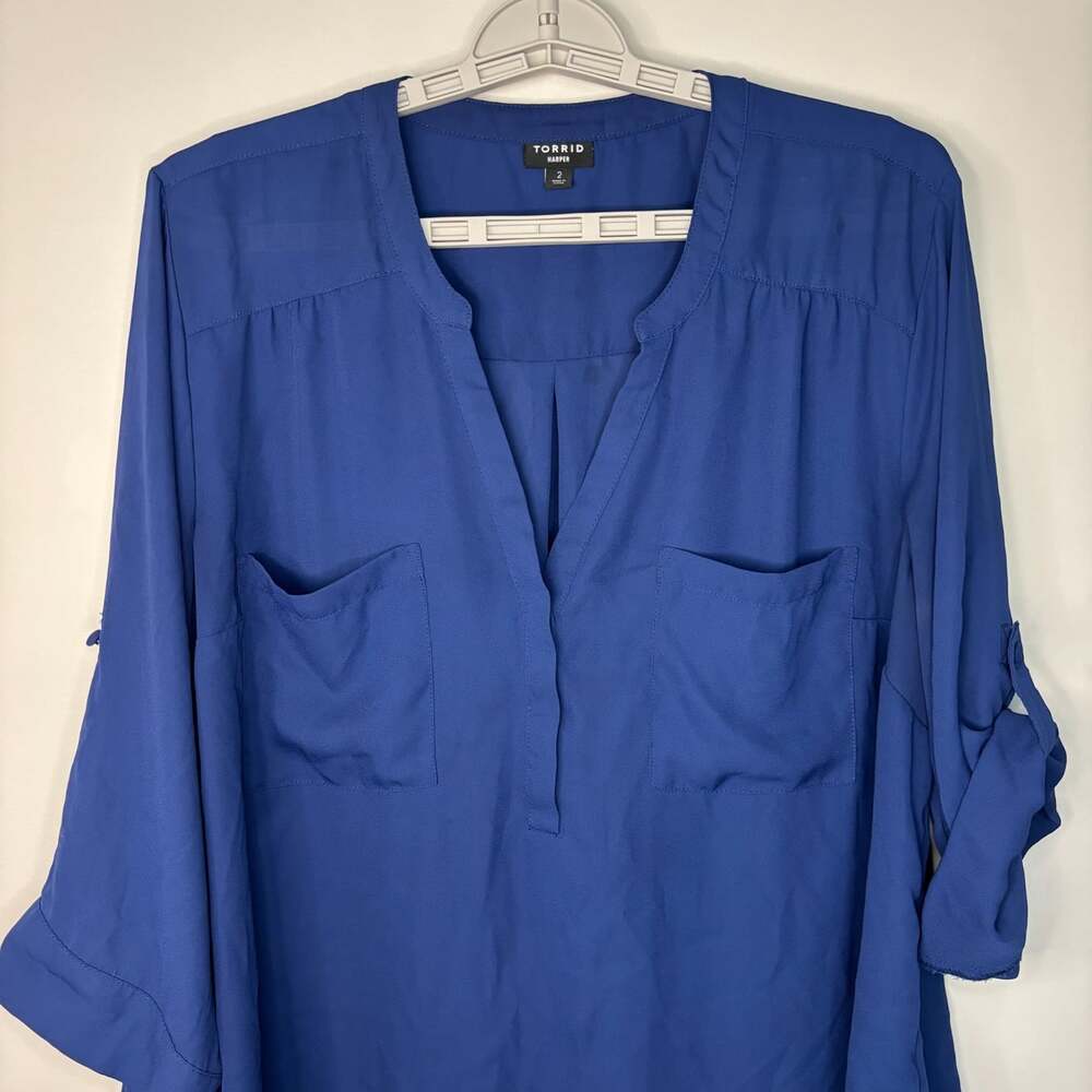 Torrid Harper roll tab sleeve sheer v-neck top plus 2X navy pockets flowy